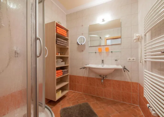 Nadine * Нойштіфт-ім-Штубайталь